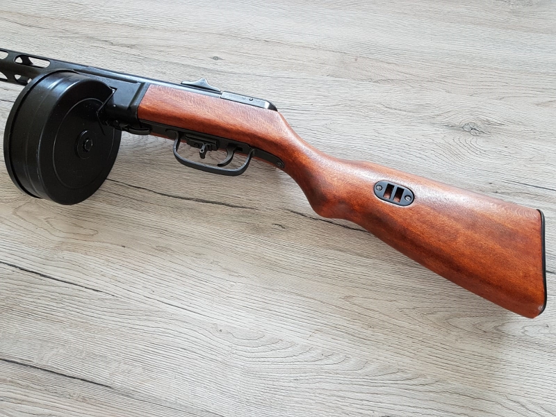 PPSh-41 Maschinenpistole - Dekomodellwaffe