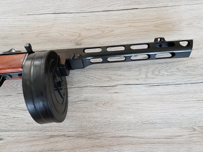 PPSh-41 Maschinenpistole - Dekomodellwaffe