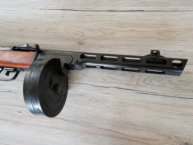 PPSh-41 Maschinenpistole - Dekomodellwaffe