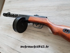 PPSh-41 Maschinenpistole mit Gurt - Dekomodellwaffe