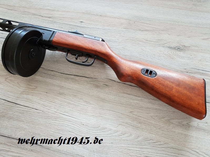 PPSh-41 Maschinenpistole mit Gurt - Dekomodellwaffe