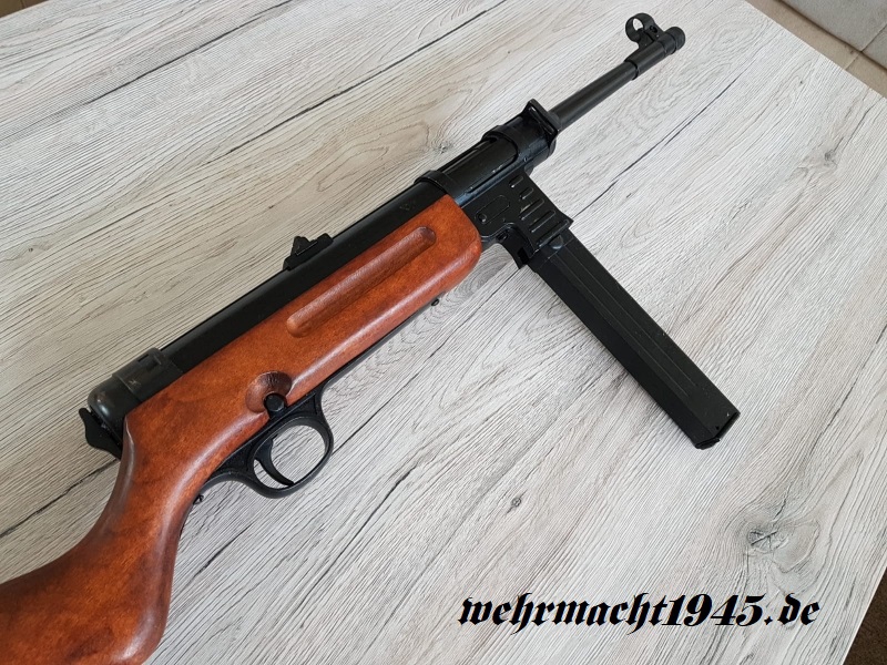 Schmeisser MP 41 mit Gurt - Dekomodellwaffe