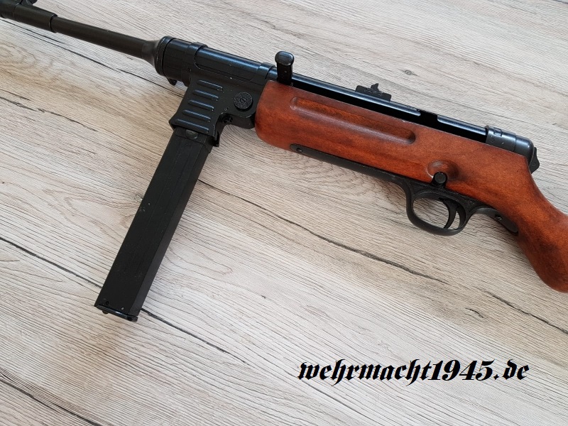 Schmeisser MP 41 mit Gurt - Dekomodellwaffe