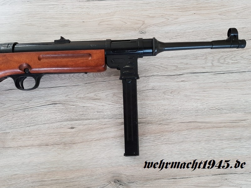 Schmeisser MP 41 mit Gurt - Dekomodellwaffe