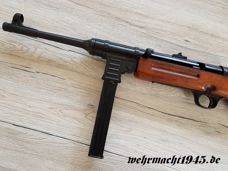 Schmeisser MP 41 mit Gurt - Dekomodellwaffe