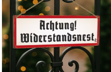 Achtung Widerstandsnest Holzschild