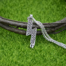S Rune Halskette
