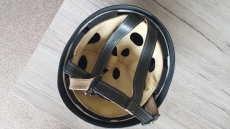 Fallschirmjägerhelm mit Helmabzeichen