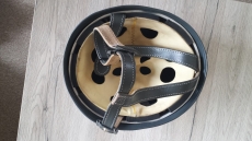 Fallschirmjägerhelm mit Helmabzeichen