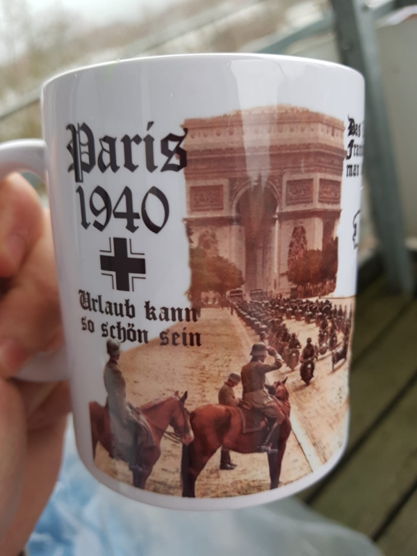 Nach Frankreich fahren wir nur auf Ketten Paris 1940 - Tasse