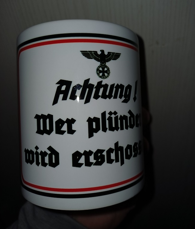 Achtung Wer plündert wird erschossen Tasse