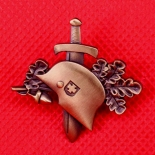 Wehrmacht Stahlhelm, Schwert - Anstecker