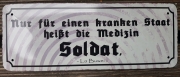 Nur für einen kranken Staat heißt die Medizin Soldat - Blechschild