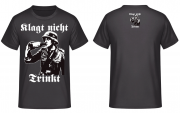 Klagt nicht trinkt T-Shirt