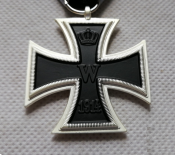 Eisernes Kreuz 2. Klasse 1870 Tragweise am schwarz/weißen Band